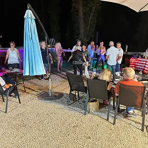 Human Restaurant Park 2*, Villecroze France